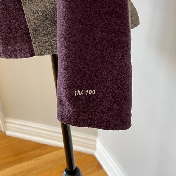 The North Face quarter zip in a size large - Picture 9 of 11